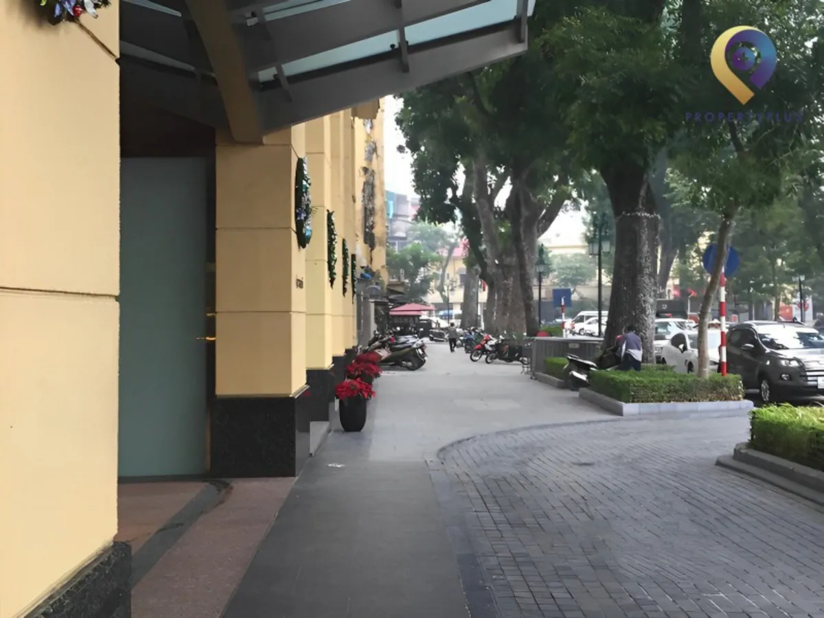 Khu vực sảnh ngoài tòa nhà 63 Lý Thái Tổ